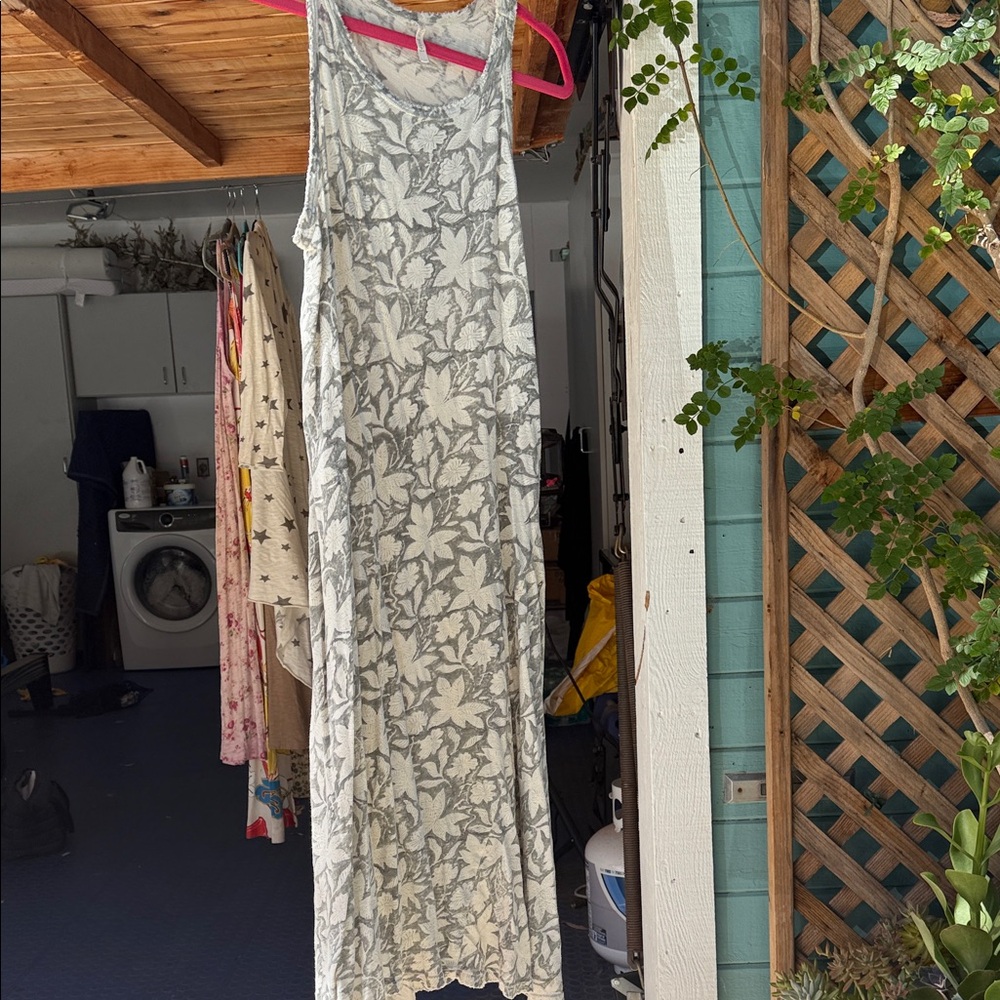 Magnolia pearl Sleeveless Leaf Print Maxi Dress